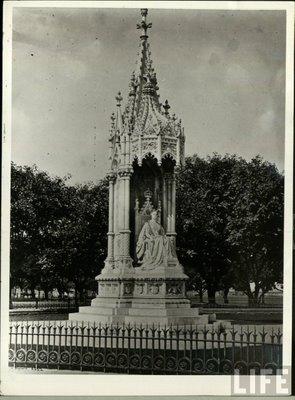 Calcutta Statue