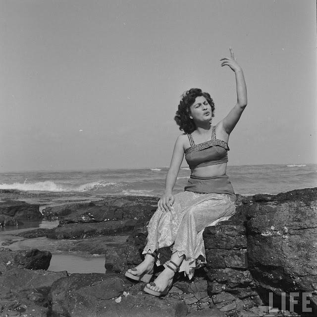 Hindi Cinema Actress Begum Para Photoshoot Near Sea - Photographed by James Burke in 1951