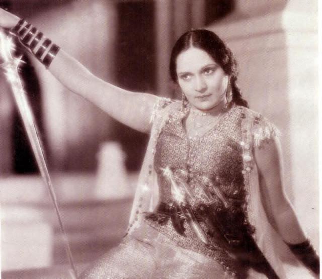 Movie Actress Durga Khote in her Young Age