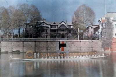 Native state officials float downriver to meet the Maharaja - Srinagar 1929