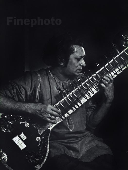 Pandit Ravi Shankar Playing Sitar - 1968