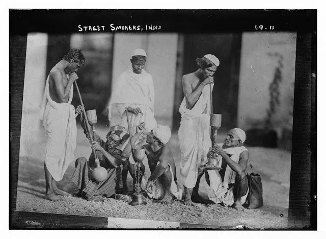 Street smokers, India